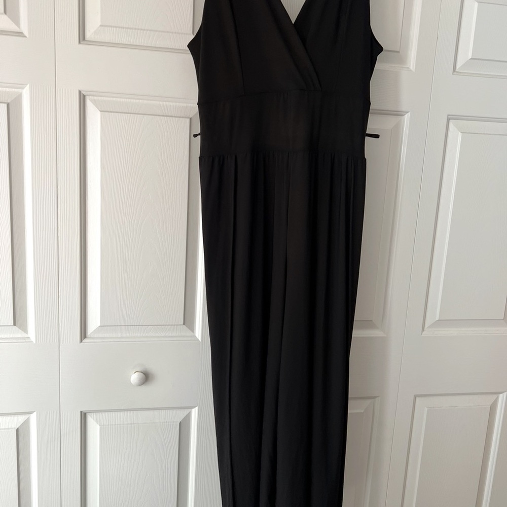 Elegant Black Sleeveless Dress
